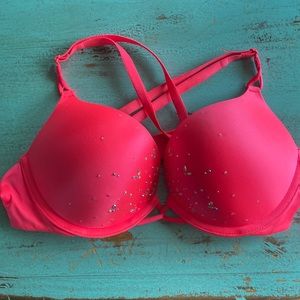 Beautiful Victoria Secrets Bombshell Plunge Bra